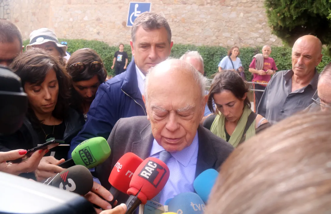 Jordi Pujol a la sortida del Tanatori de les Corts el 7 d'octubre del 2018.