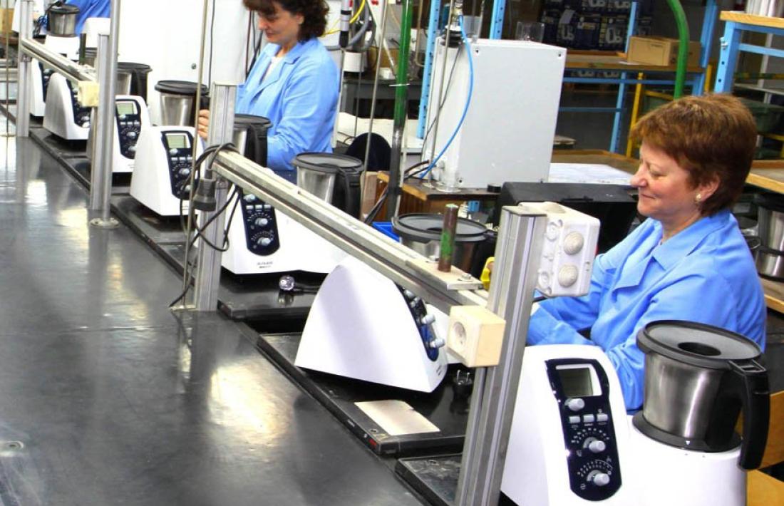 Línia de producció de la fàbrica a Oliana. 