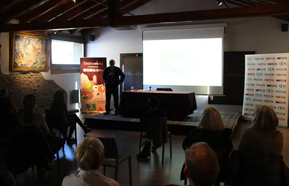 Un moment de la xerrada 'El desert de Taklamakan i els exploradors estrangers'.