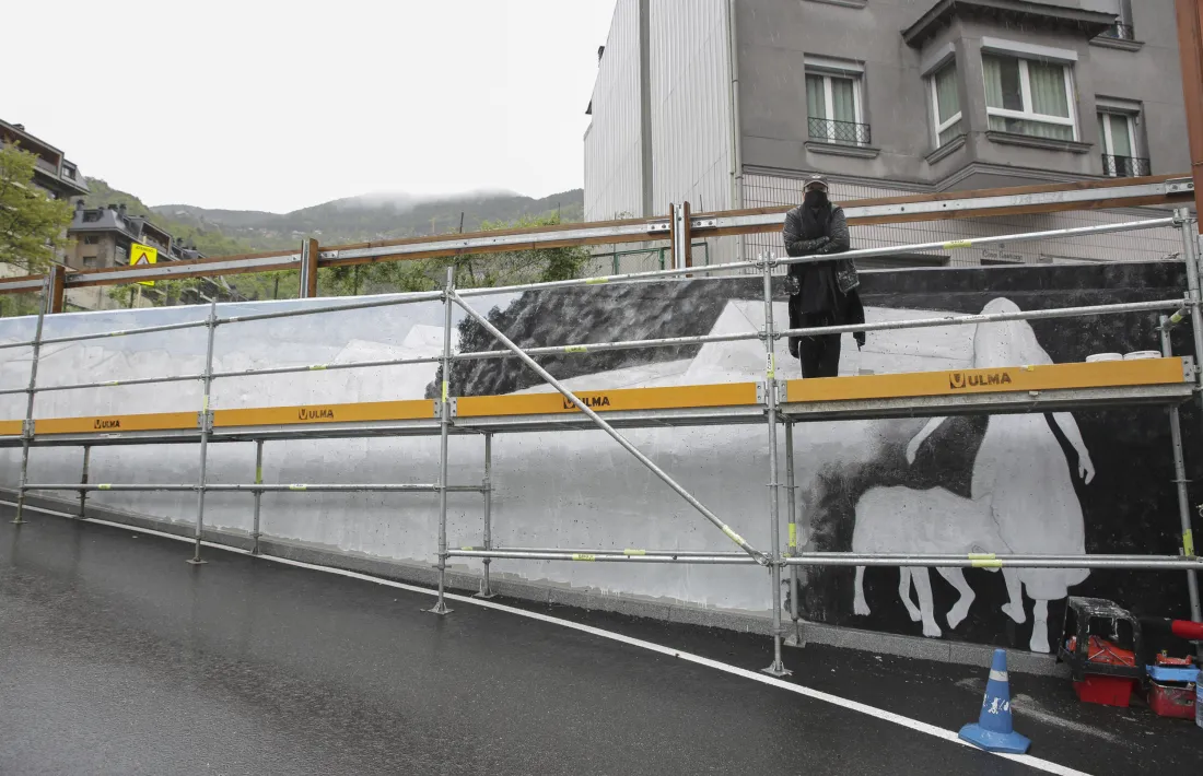 El mur de la carretera de Nagol, rere l’aparcament del Camp Gran, fa 45 metres de llarg i la principal dificultat, diu Bosque, és l’angle i la pendent que traça.