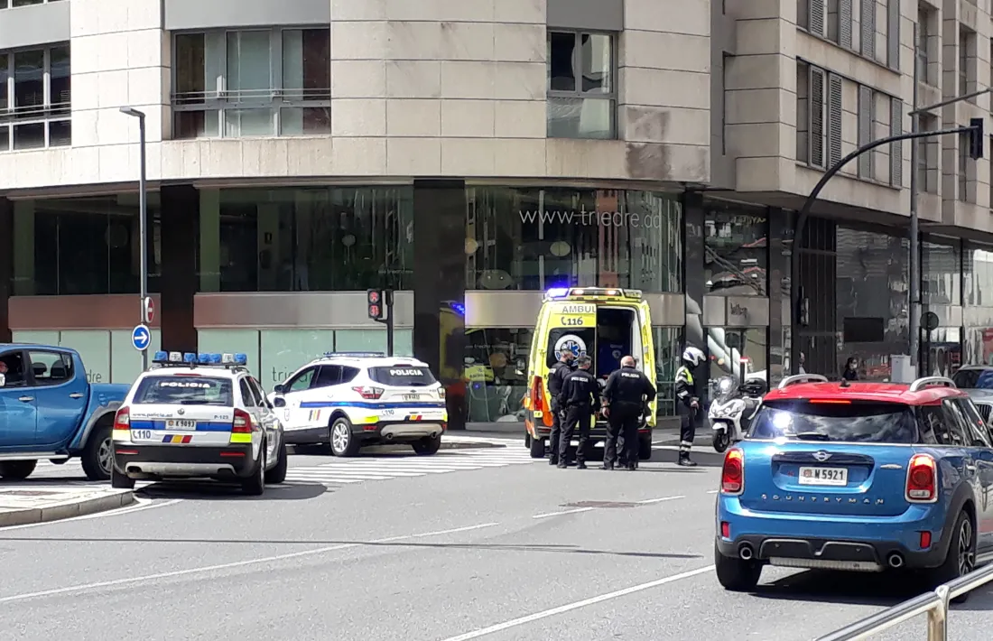 Un moment de la intervenció a la confluència entre l'avinguda del Consell d'Europa amb el carrer Josep Rosell Calva.