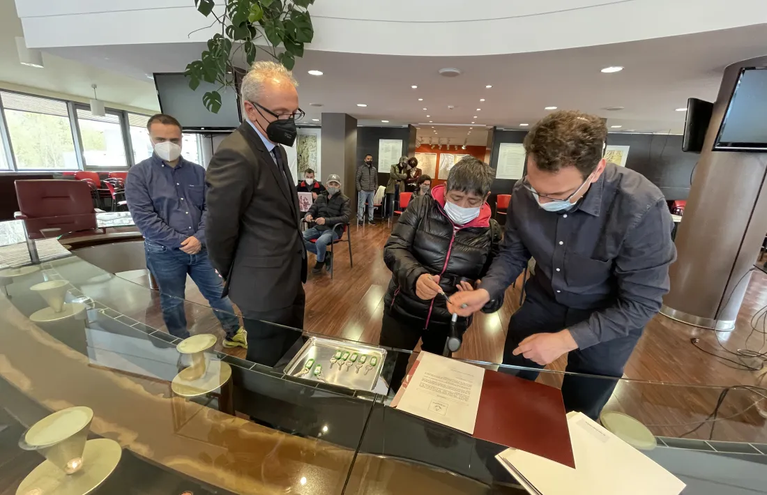 Un moment de l'entrega de les claus aquest matí.