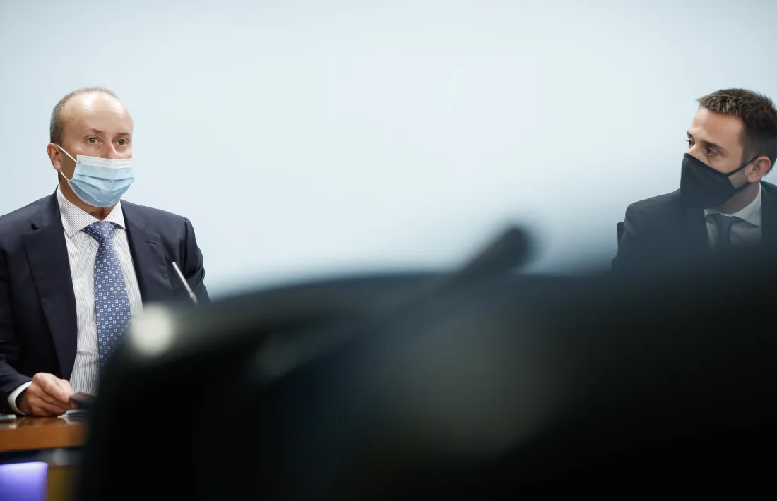 El ministre i el secretari d’estat de Justícia i Interior, Josep Maria Rossell i Joan Antoni León, van presentar ahir el projecte de llei.