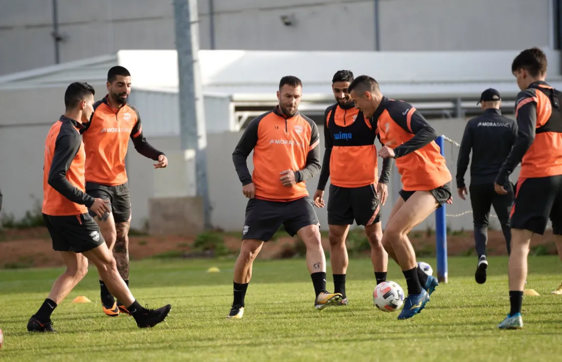 L’FC Andorra es va entrenar ahir al vespre al Francisco de la Hera d’Almendralejo. Foto: Twitter FC Andorra