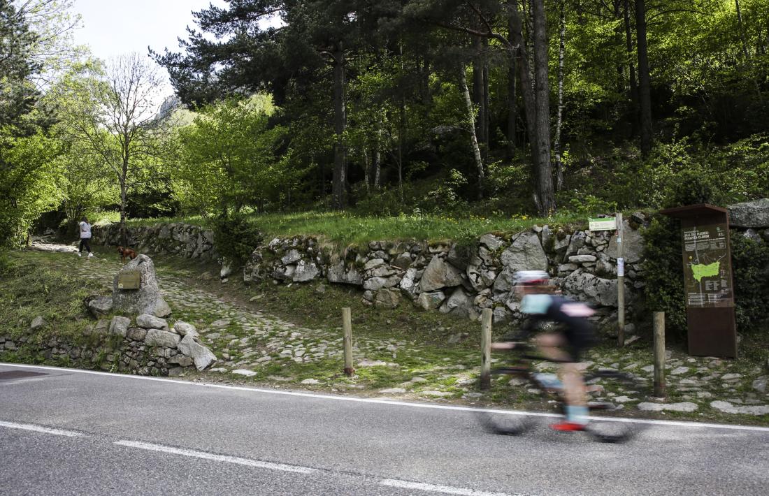El camí d’accés a la vall del Madriu des d’Escaldes-Engordany, ahir.