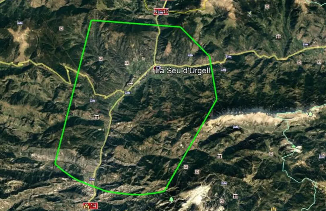 La línia verda marca la zona que no pot ser sobrevolada per drons ni parapent en determinades franges horàries.