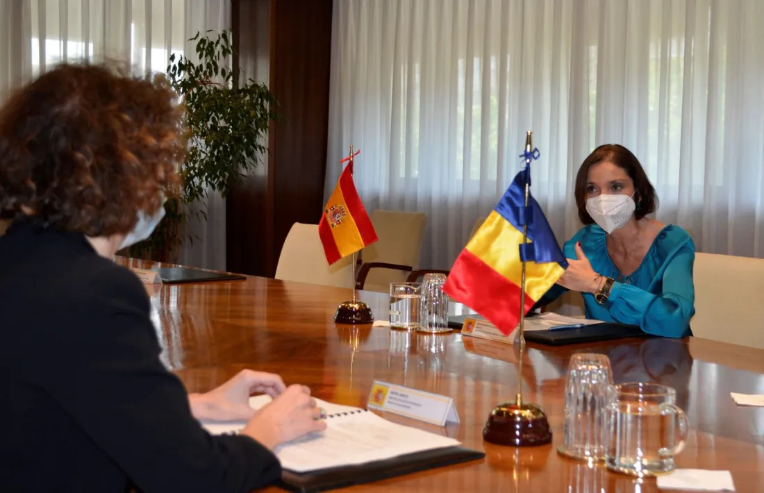 Un moment de la trobada d'ahir de Maria Ubach amb Reyes Maroto.