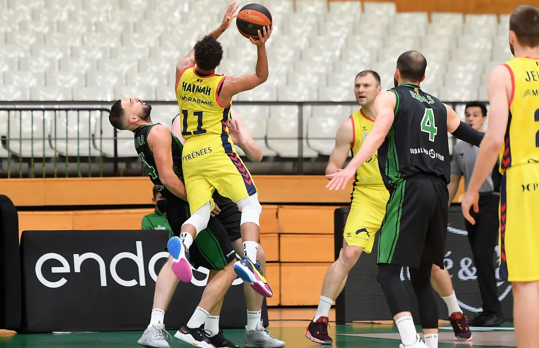 Clevin Hannah no va tenir el seu millor dia a la pista on va jugar per primera vegada a la Lliga ACB, Badalona. Foto: ACB Photo / D. Grau