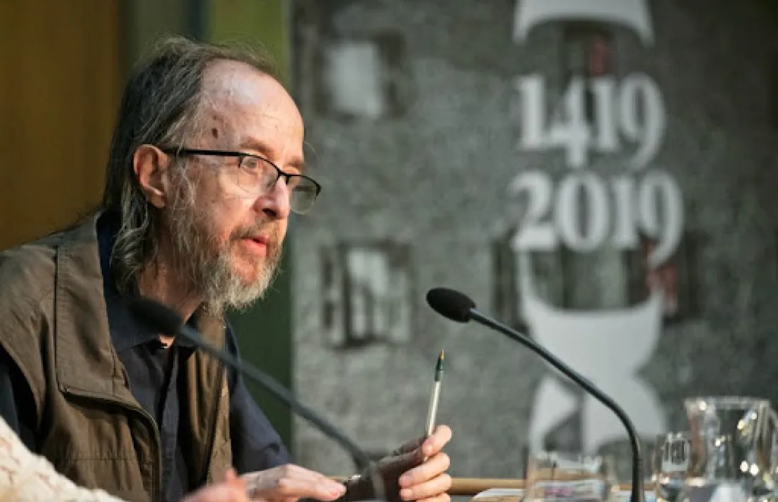 L'historiador, el juliol del 2019 en la presentació del número 9 de 'Papers de Recerca Històrica' al Consell General: li falta, imperatius del guió, la característica pipa.