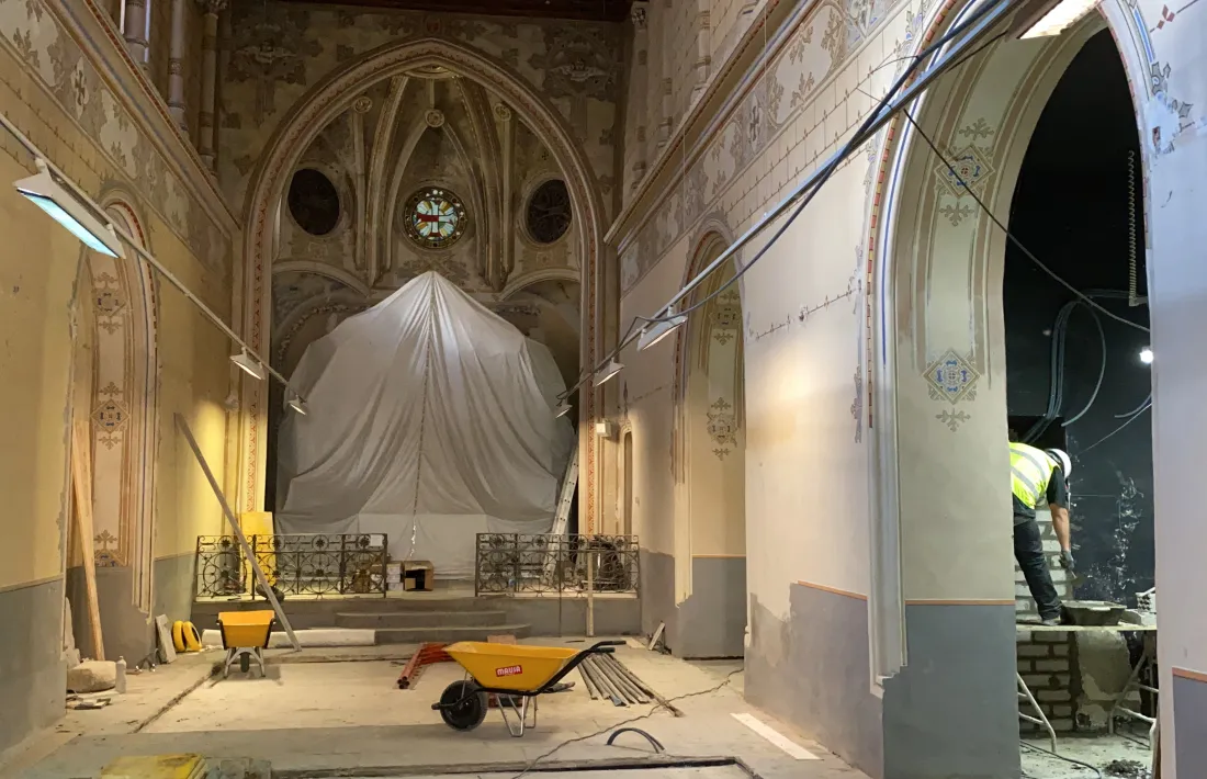 Imatge de les obres de remodelació que acaben d’iniciar-se a la capella de la Pietà, al conjunt catedralici de Santa Maria d’Urgell. 