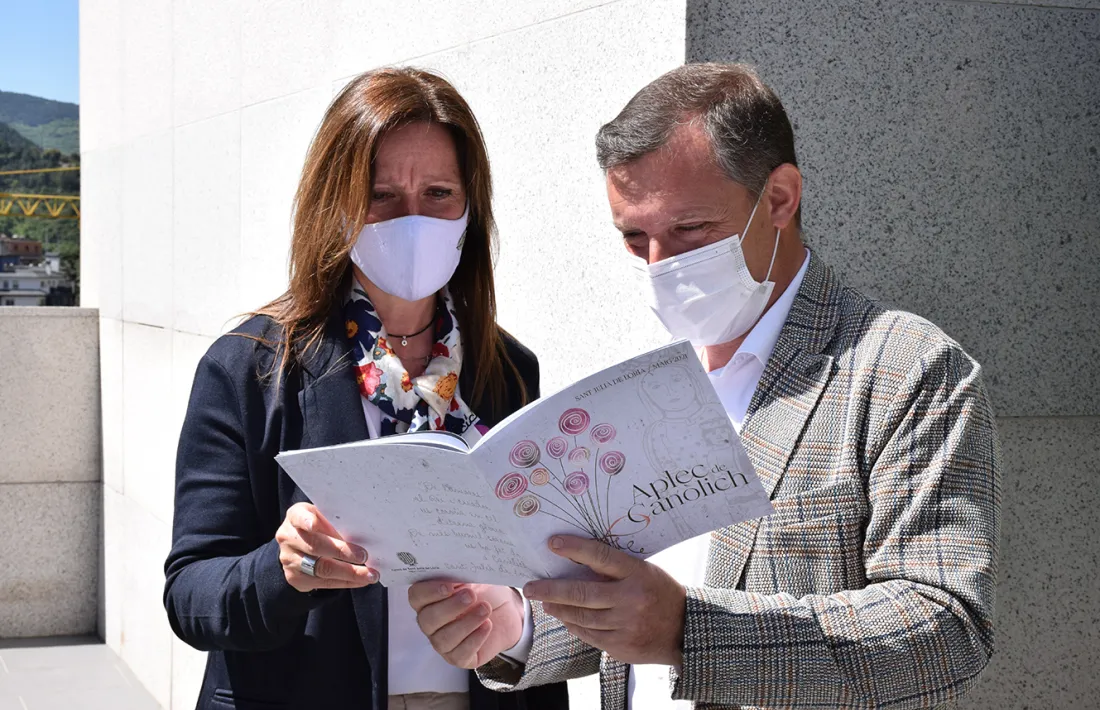 Els cònsols major i menor de Sant Julià de Lòria, Josep Majoral i Mireia Codina, aquest dimarts.
