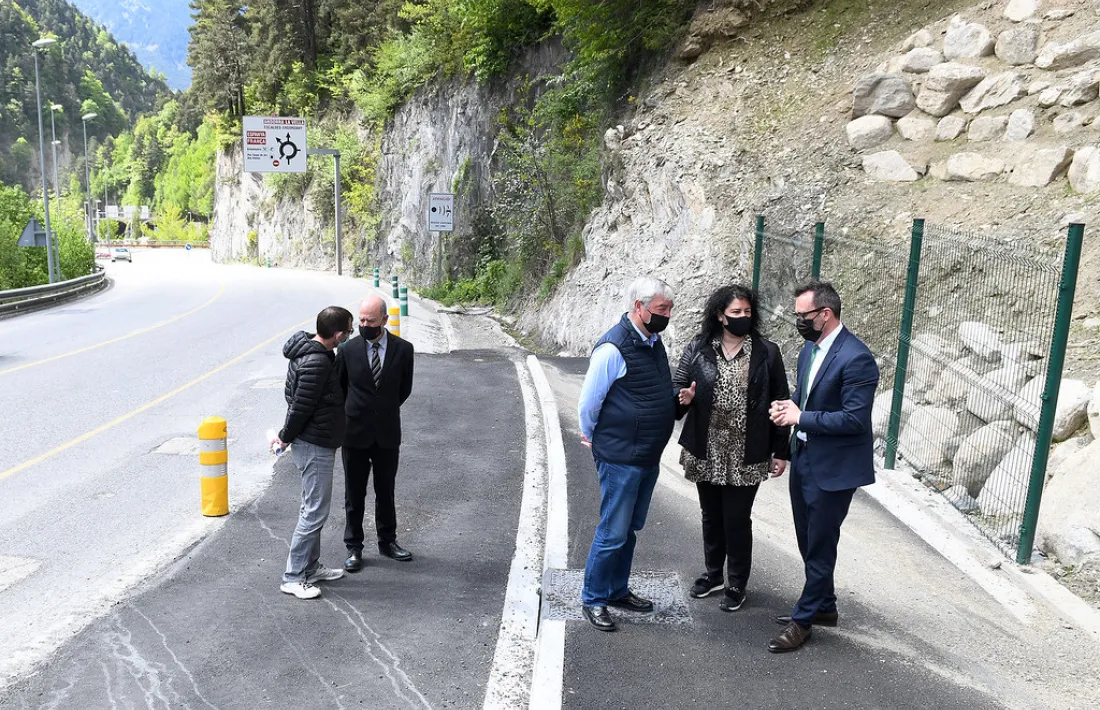 Filloy i Sansa en la visita a la CG-3 a l’alçada de la rotonda d’Anyós, avui.