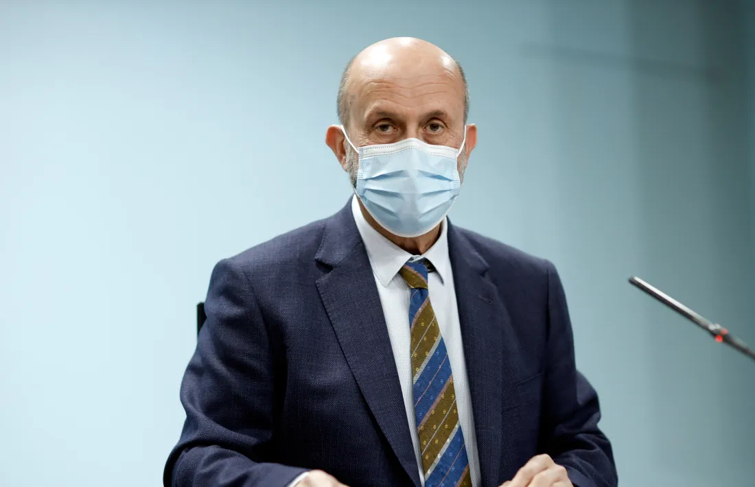 El ministre de Salut, Joan Martínez Benazet, en la roda de premsa d'aquesta tarda.