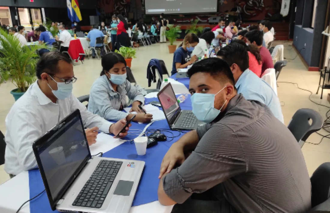 Un moment de la 'hackató' universitària.