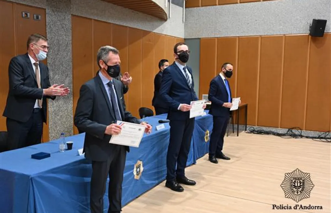 La cerimònia d'entrega de diplomes ha tingut lloc aquest matí a la seu de la policia a la carretera de l'Obac.