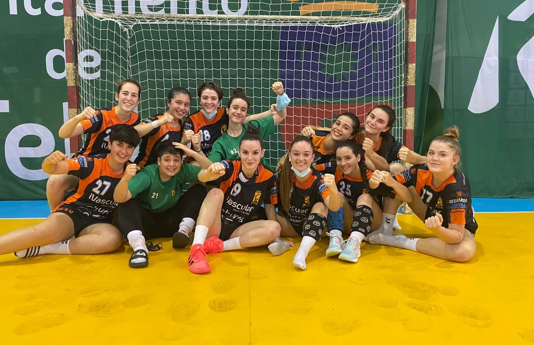 Margot Oliva, amb el seu club l’Handbol Sant Vicenç a Torrevieja. Foto: Handbol Sant Vicenç
