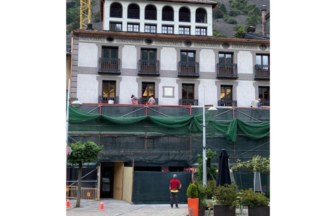 Ahir ja es podien contemplar les dues plantes superiors i la galeria que corona cal Cintet.