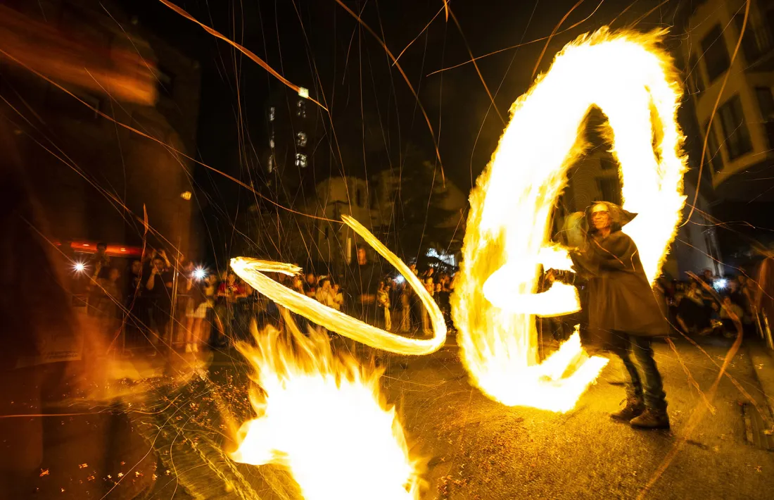 Les falles, a la plaça Benlloch, un dels punts clau de la festa a la capital.