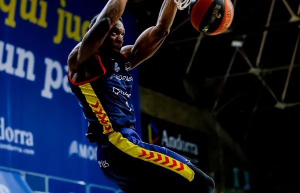 p._28_tunde_esmaixada