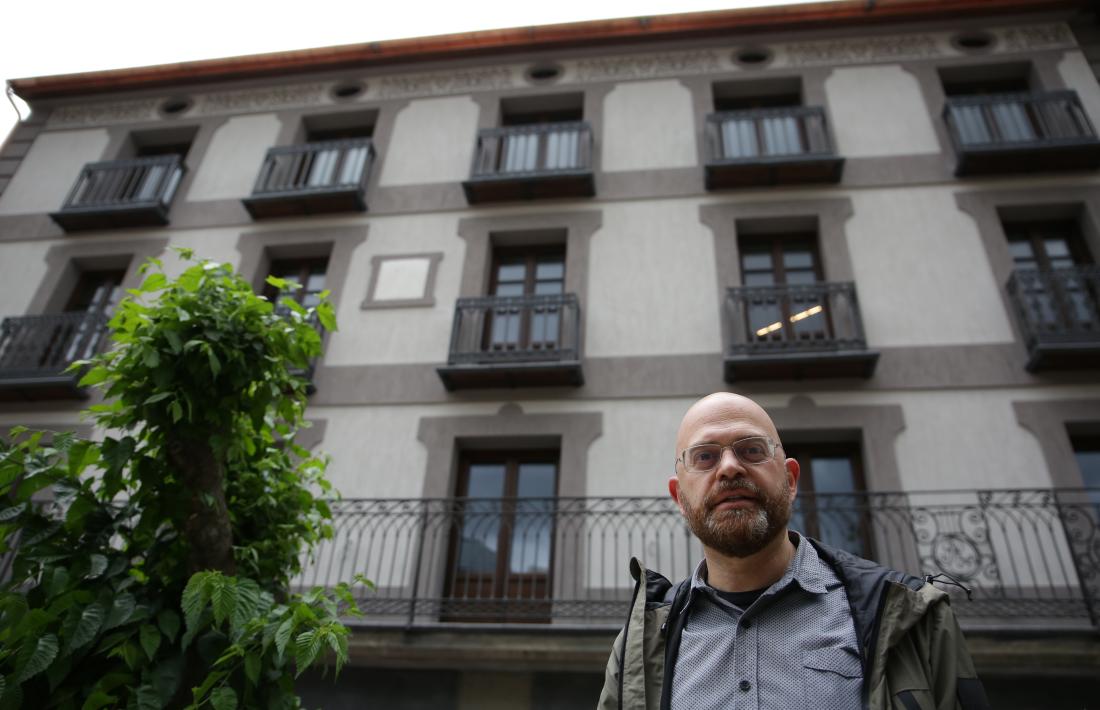Xavier Orteu, ahir a la tarda just després de retirar-ne les bastides.