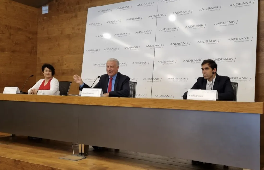 D'esquerra a dreta, María Zarco, directora financera d'Andbank, Josep Maria Cabanes, Sotsdirector General de Banca País d'Andbank, i Abel Navajas, CEO de Woonivers.