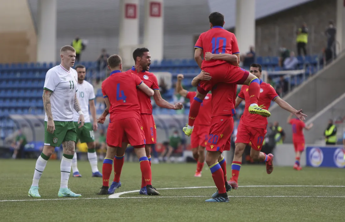 De l’eufòria del gol inicial de Marc Vales i la desesperació irlandesa es va passar a la remuntada dels d’Stephen Kenny. Foto: Facundo Santana