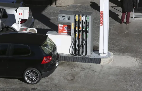 p._15_gasolinera_-_facundo_santana_0_0