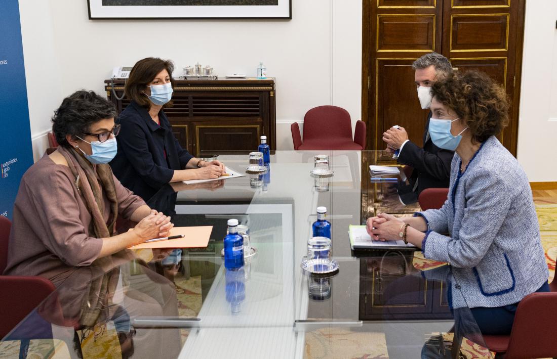 Un moment de la reunió entre Ubach i la ministra d'Afers Exteriors espanyola.