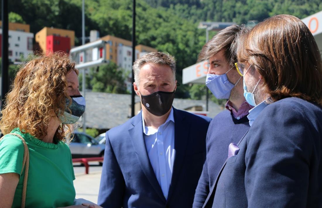 La ministra Sílvia Calvó amb els presidents dels grups de la majoria Ferran Costa (L’A), Carles Enseñat (DA) i Carles Naudi (CC).