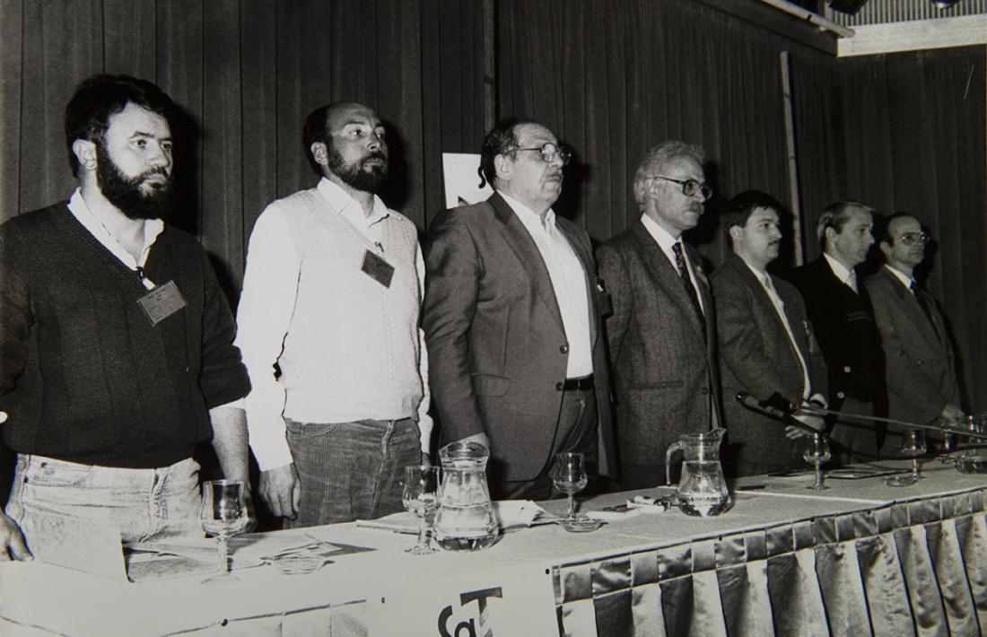Congrés fundacional del Sindicat Andorrà de Treballadors, el març del 1990. D’esquerra a dreta, Antoni Roig, Guillem Fornieles, Cristian Cerdoya, Dídac Subirats i Josep Lluís Santos.