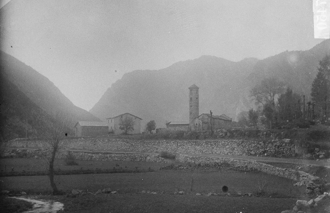 Santa Coloma, el 1927, en una fotografia de la sèrie de Francesc Folguera per al Poble Espanyol de Barcelona.