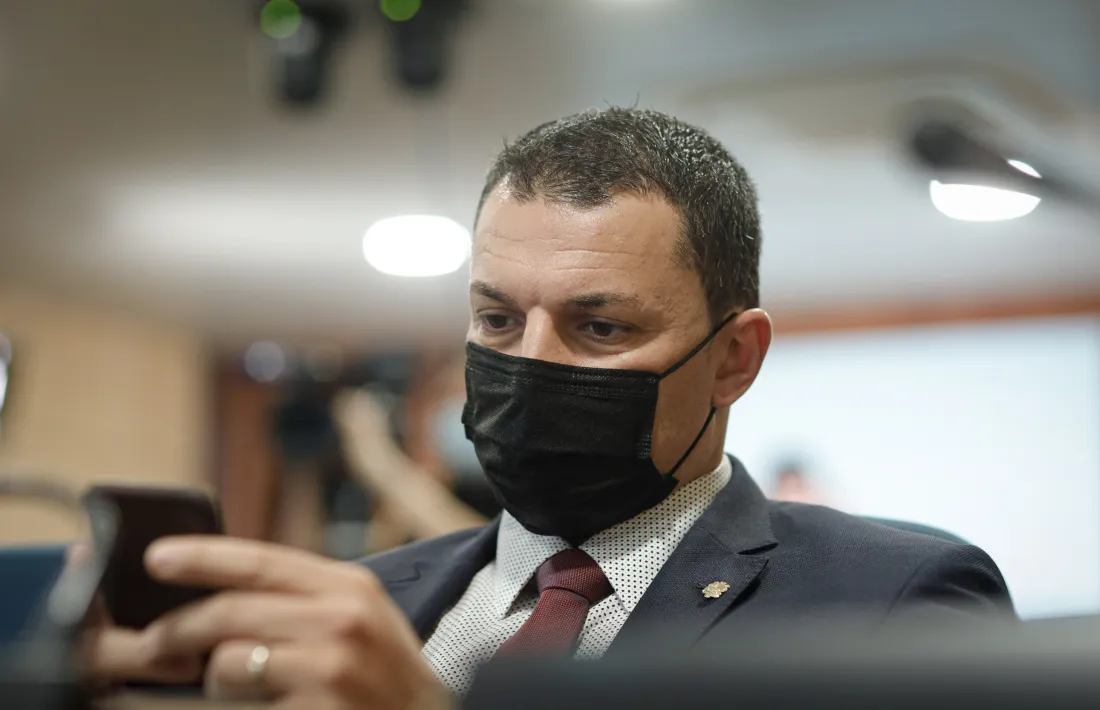 El ministre de Presidència, Economia i Empresa, Jordi Gallardo, instants abans de la compareixença d’aquesta tarda.