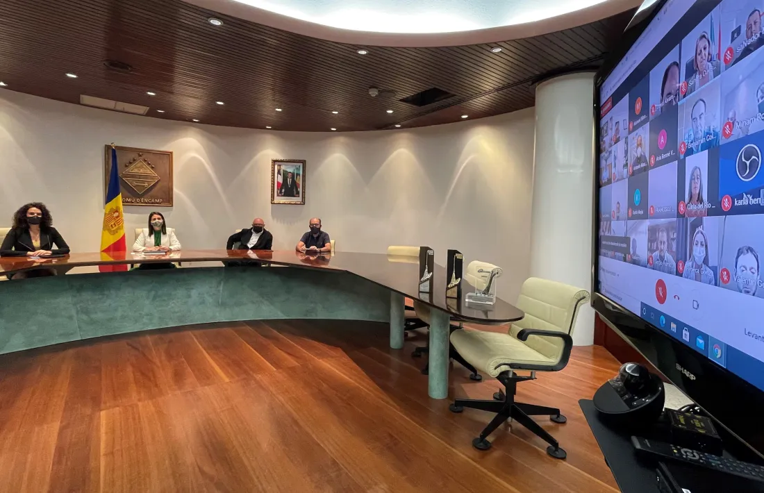 Un instant de la reunió virtual que ha servit per guardonar Encamp amb l'escombra de platí.