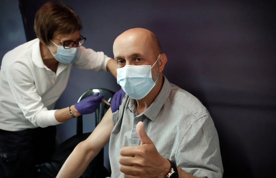 El ministre de Salut, Joan Martínez Benazet, ha rebut avui la segona dosi del vaccí.