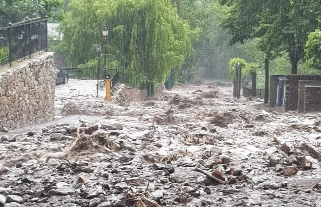 Estat de la carretera general 6 per l'esllavissada. 