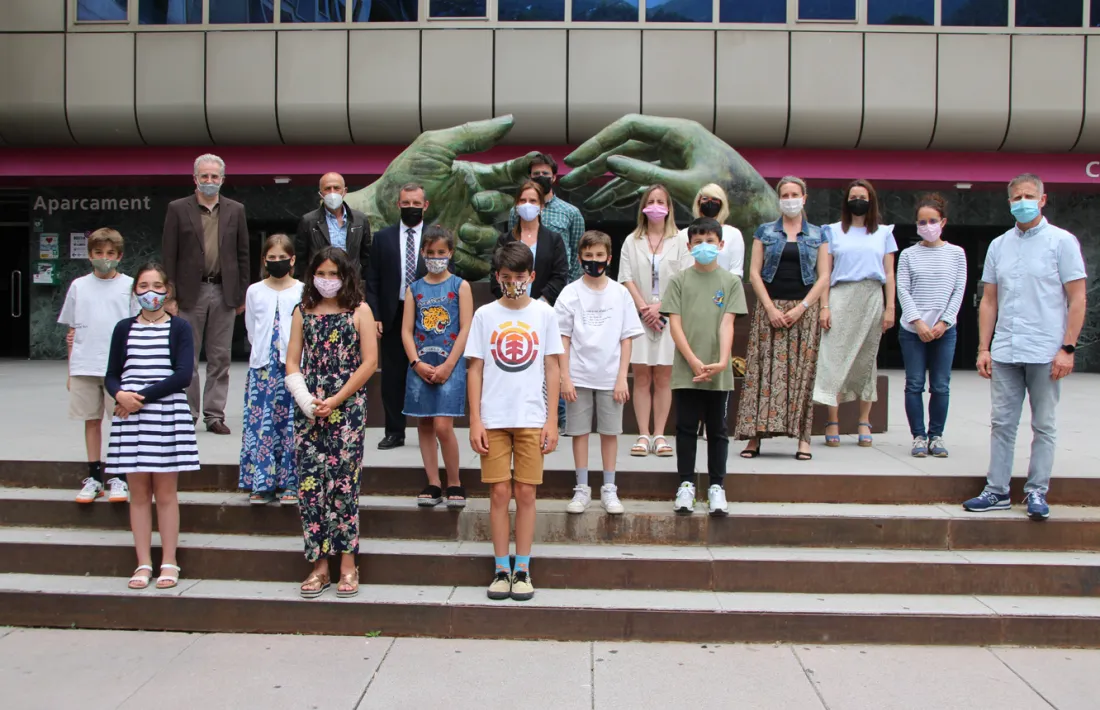 L'equip comunal amb els alumnes del Consell d'Infants.