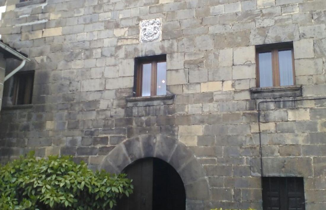 Havia nascut el 1660 a la casa Paeztegui d’Espartza, a la vall navarresa de Salazar.