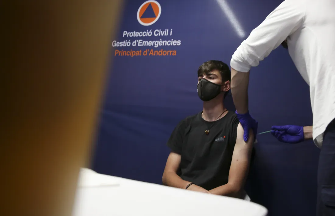 Un moment de la vacunació en joves, aquest dilluns.
