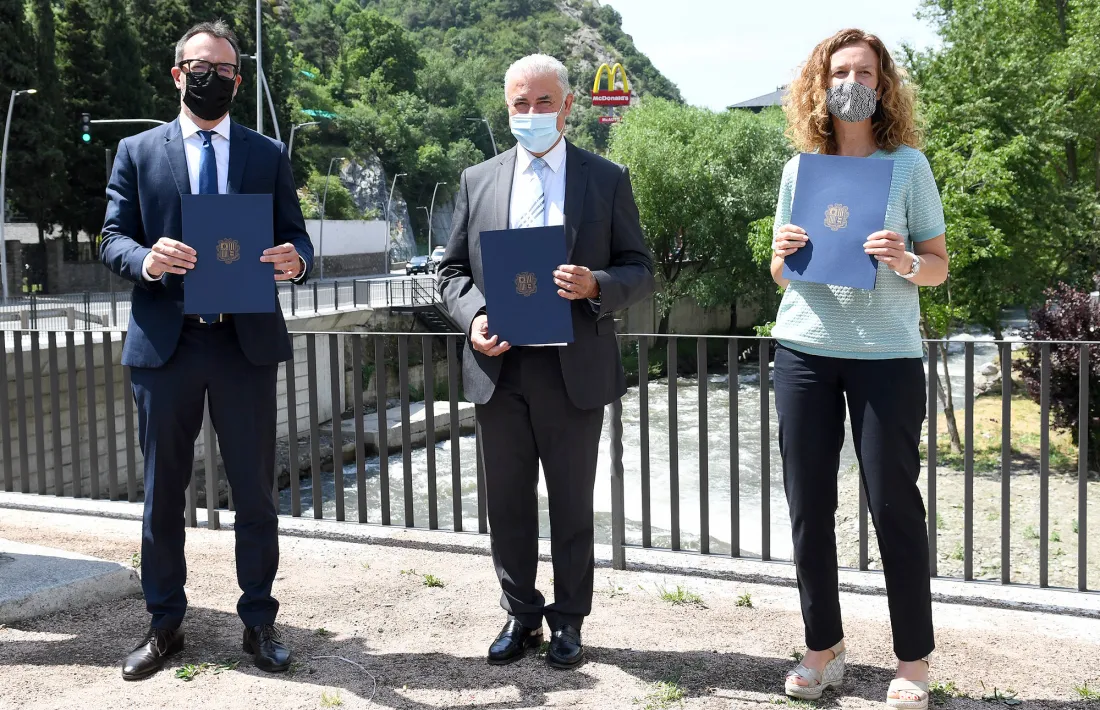 Filloy, Cabanes i Calvó en la presentació de l'acord aquest matí.