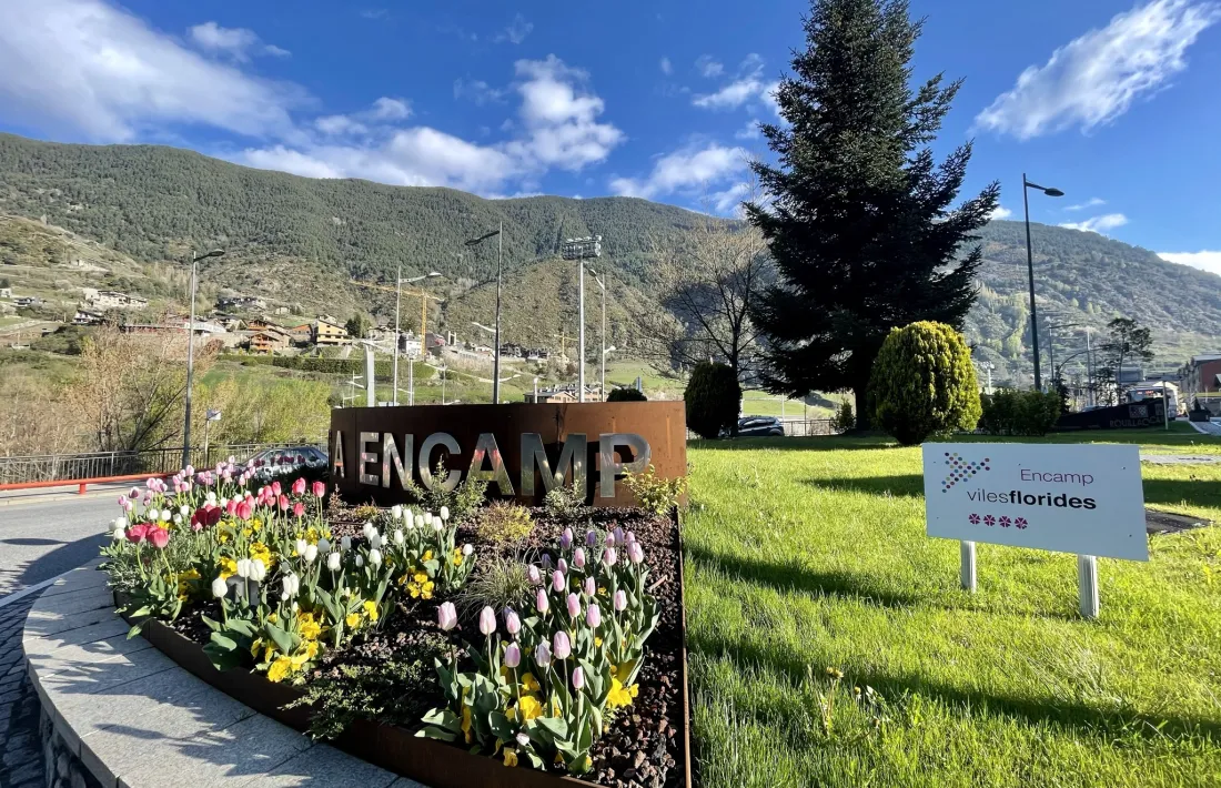 El cartell que mostra l'adhesió d'Encamp al projecte Vila Florida.