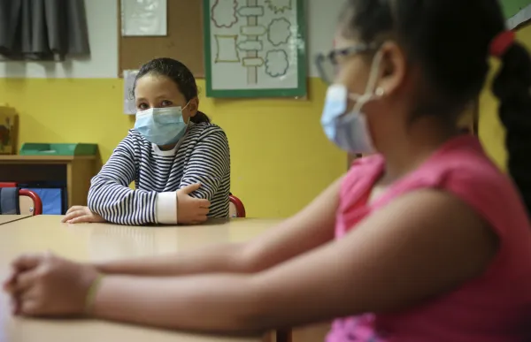 p._04.1_escola_mascareta_-_facundo_santana