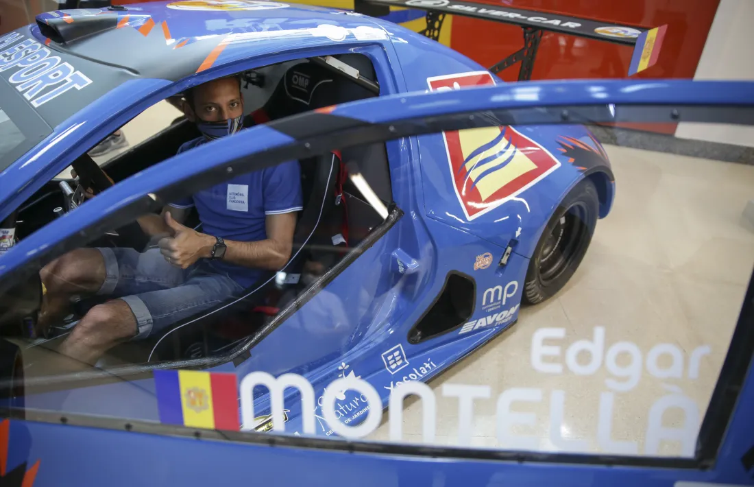 El pilot va presentar el nou disseny del seu SilverCar amb nous patrocinadors. Foto: Facundo Santana