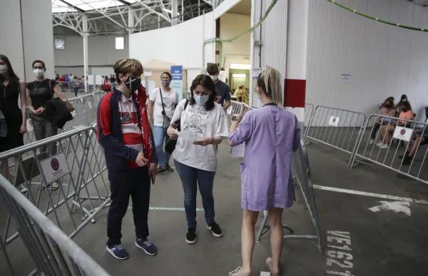 vacunes_joves_-_facundo_santana