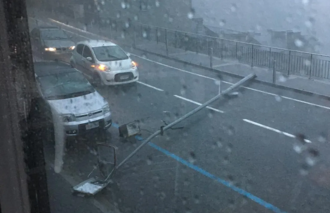 El fanal caigut a la carretera d'Engolasters.