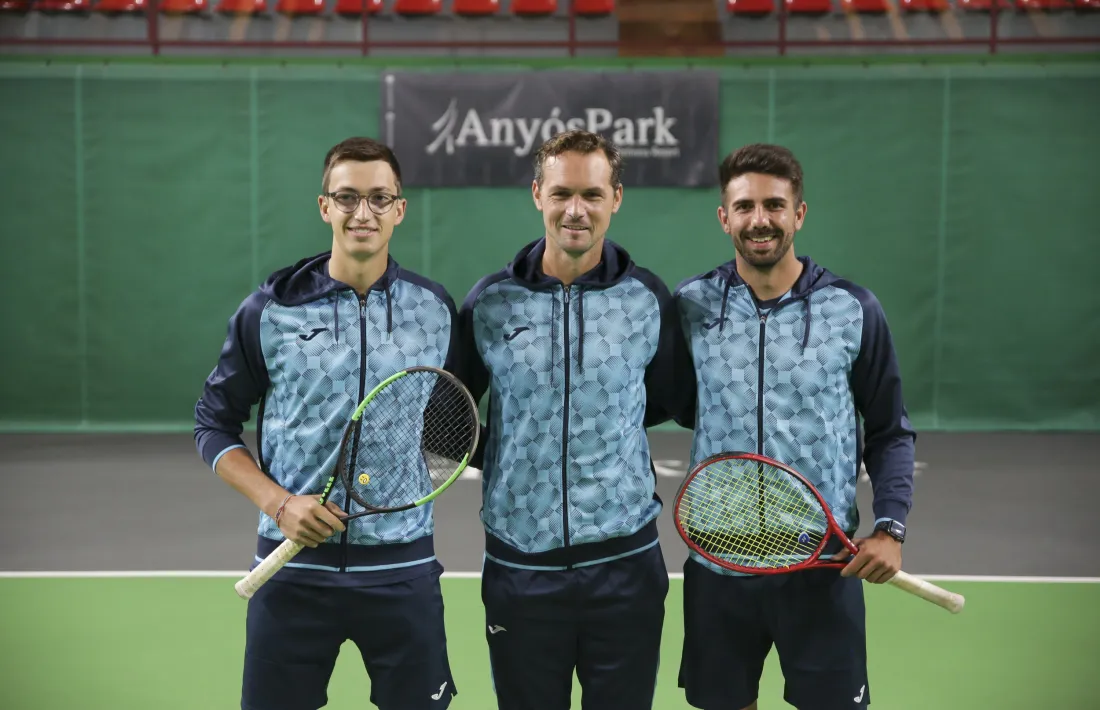 L’equip de la Copa Davis, a AnyósPark, comença dimarts a Skopje una nova participació. Foto: Facundo Santana
