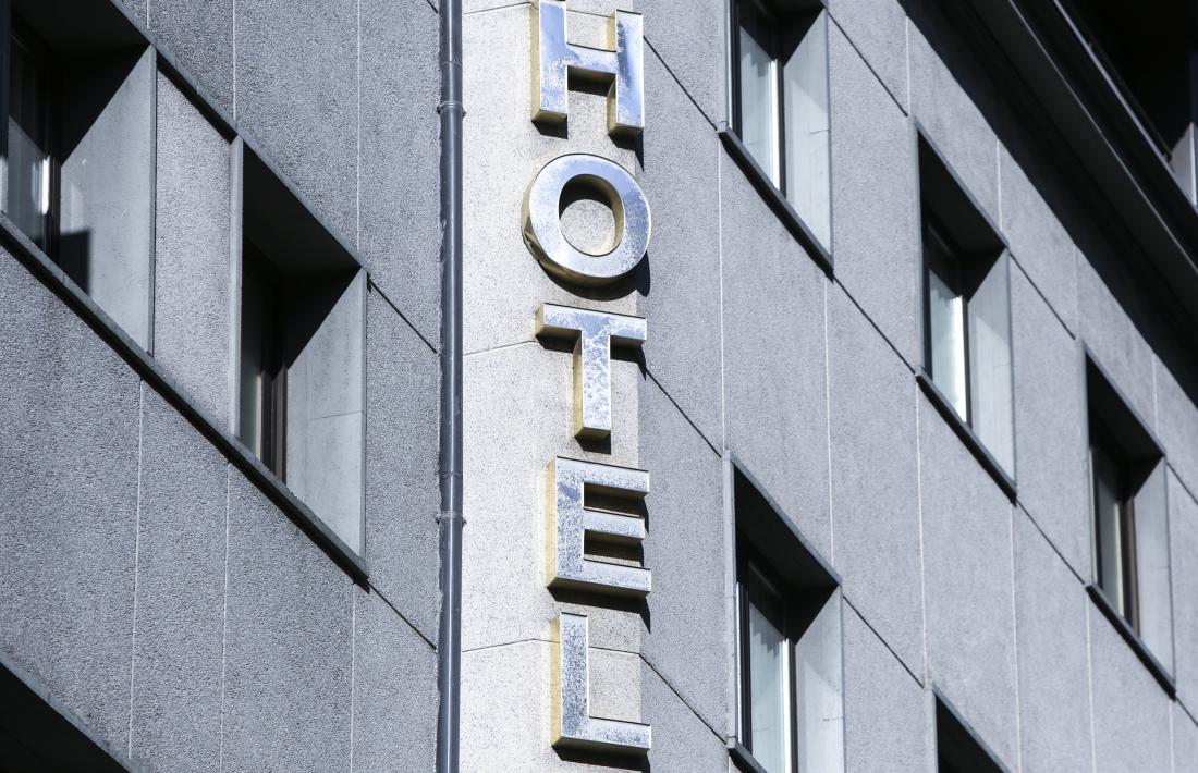 No tenir permís de conduir és una dificultat per anar a treballar en hotels de parròquies altes.