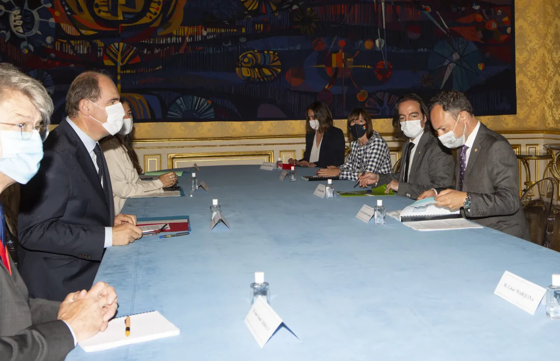 Un moment de la reunió entre les dues delegacions.