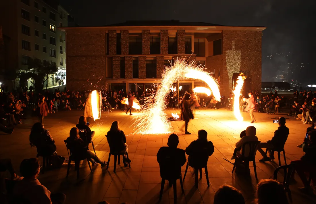 Les falles a la plaça del Consell.