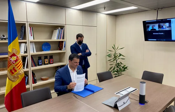 155041_signatura_acord_ari_amb_arti_cannabis