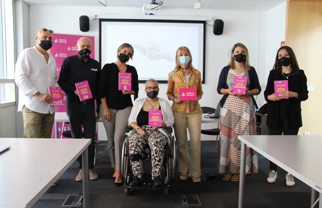 Foto de grup amb els responsables de les entitats beneficiàries. 